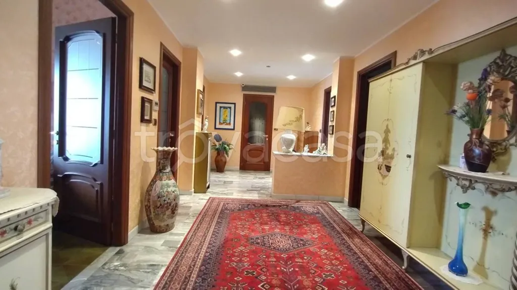 Entrée - Spacious Apartment with Balcony Views in Torino