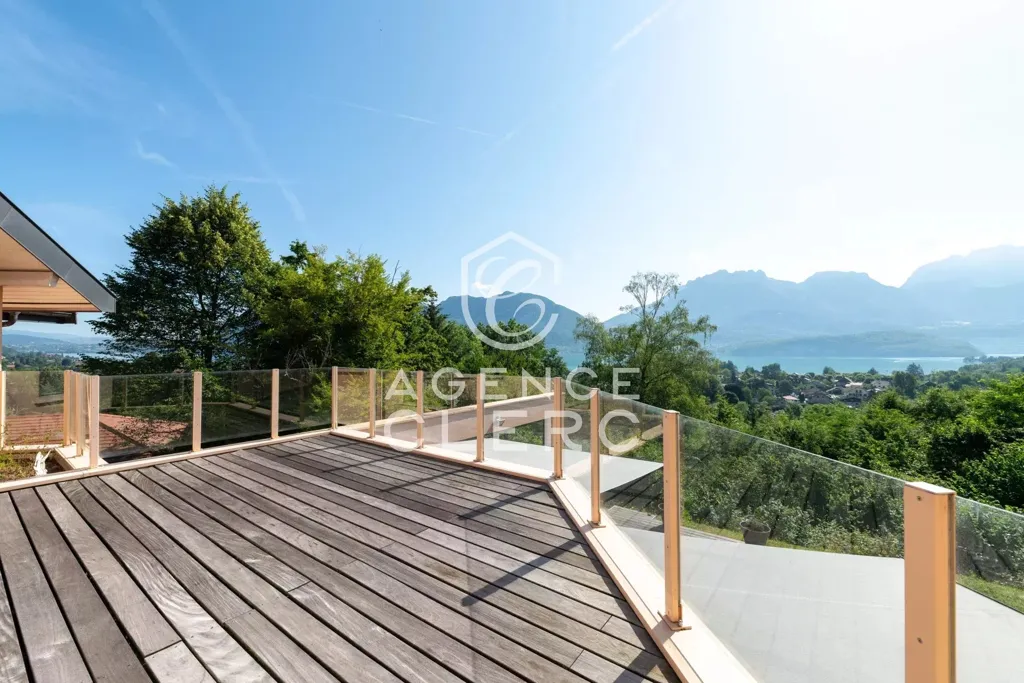 Terrasse - Propriété Contemporaine avec Vue Lac à Sevrier