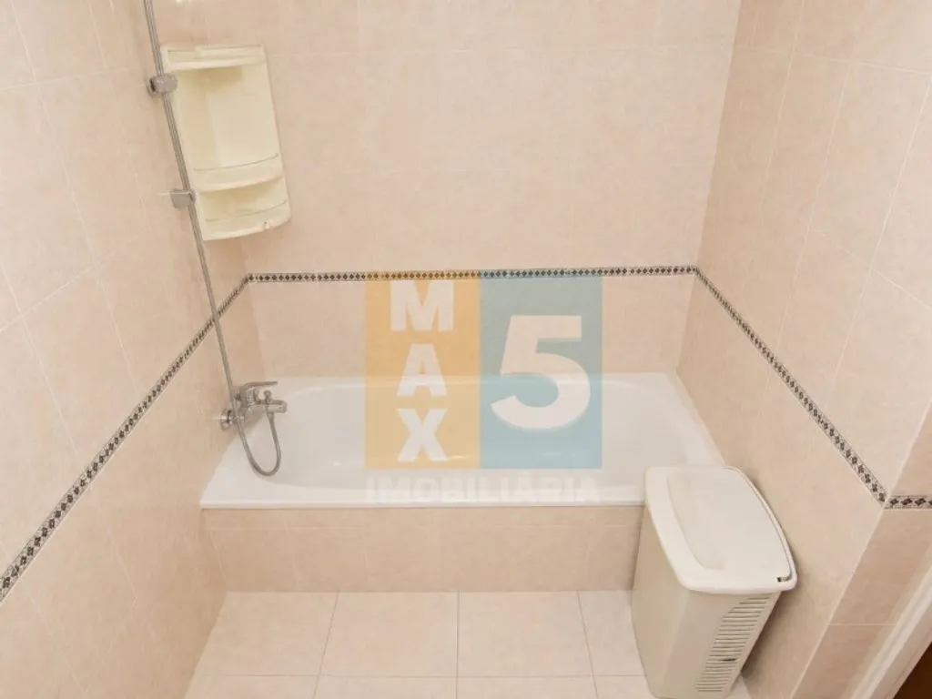 Vannitoad - Luxury Duplex Flat with Garage in Odivelas