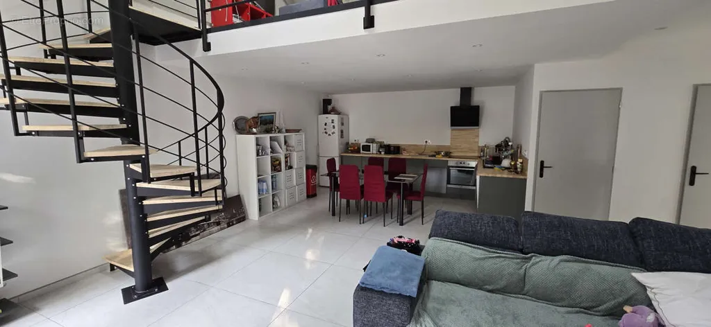 Elutuba - Renovated Duplex with Terrace in Châteaurenard