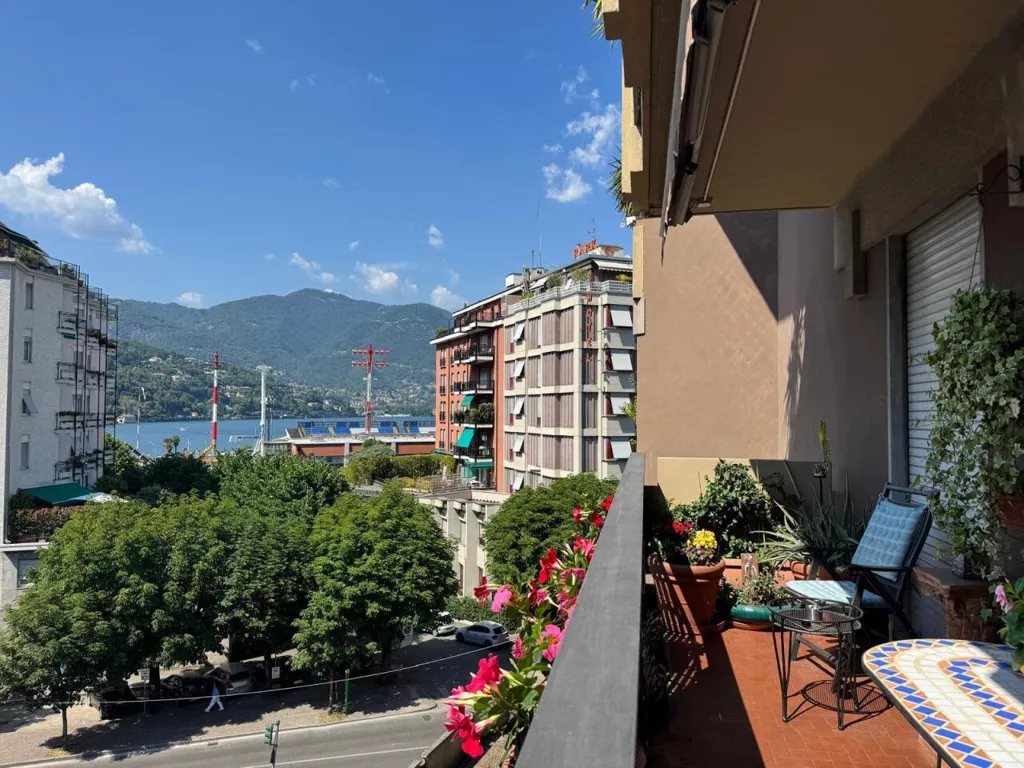 Balcone - Panoramic Lake View Apartment in Como