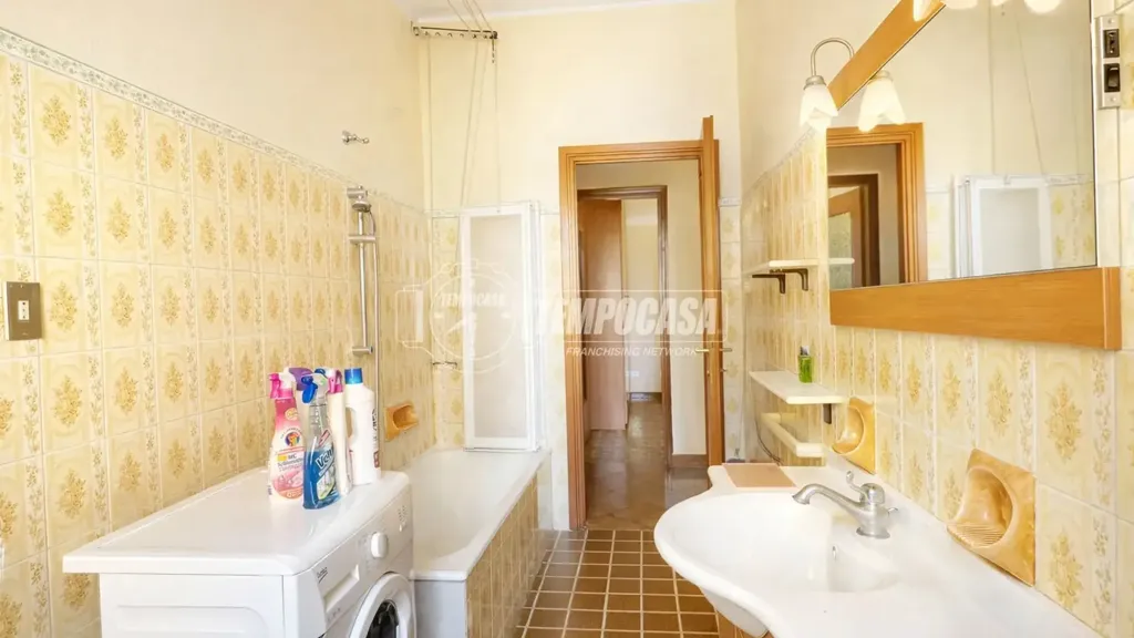 Vannitoad - Triplex in Centre with Balcony in Sedriano