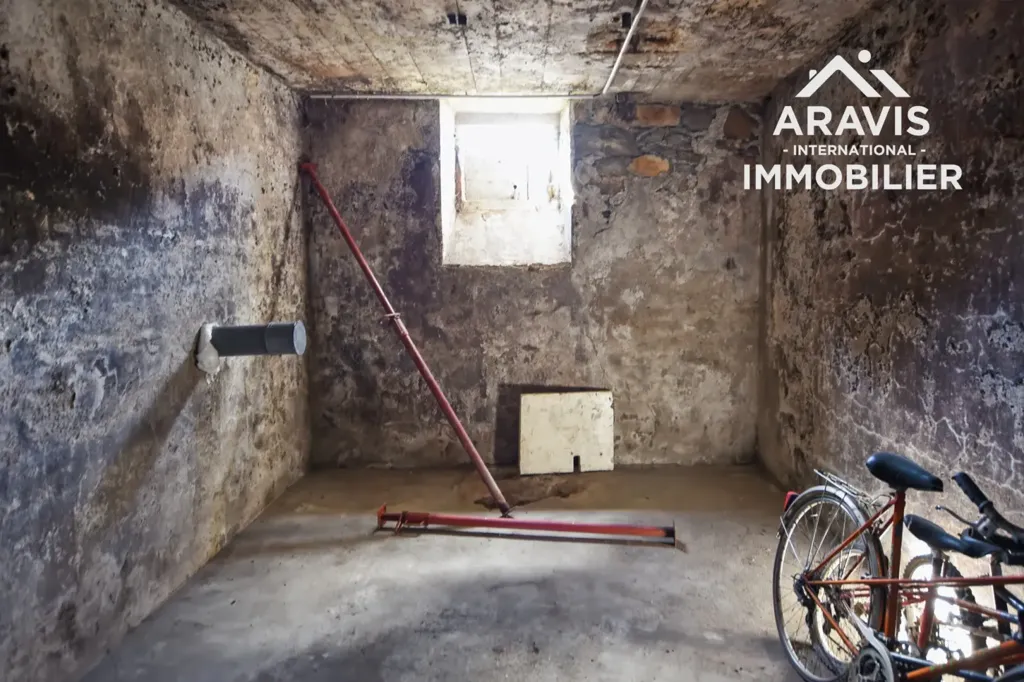Pièces - Maison de Caractère avec Potentiel à Rénover