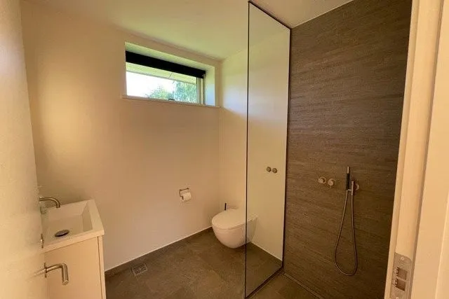Salles de bain - Office/Showroom with Workshop in Central Location