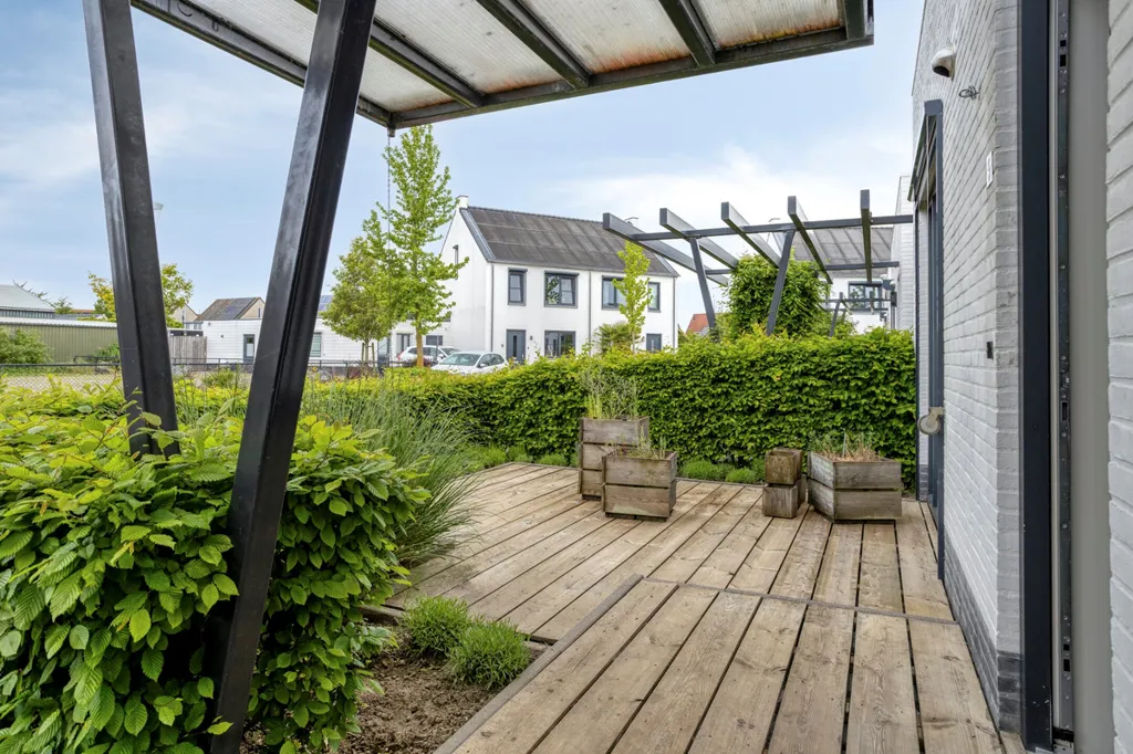 Terrass - Modern Flat-Plan House with Patio in Kapelle
