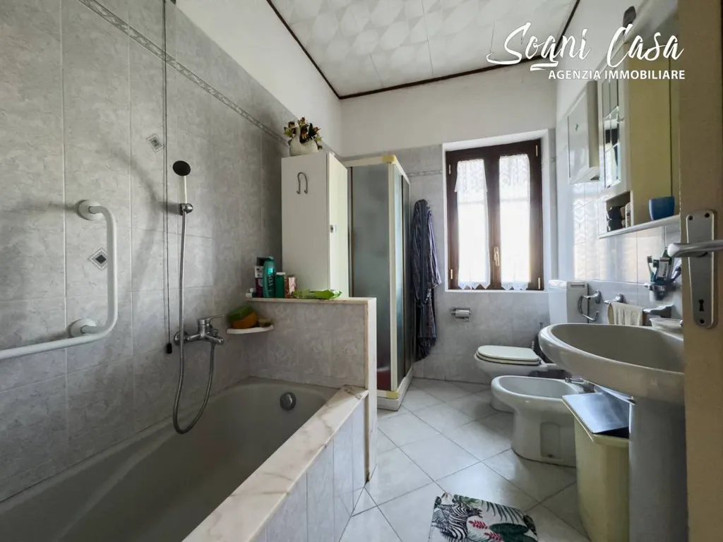 Salles de bain - Villa with Garden in Marano Ticino
