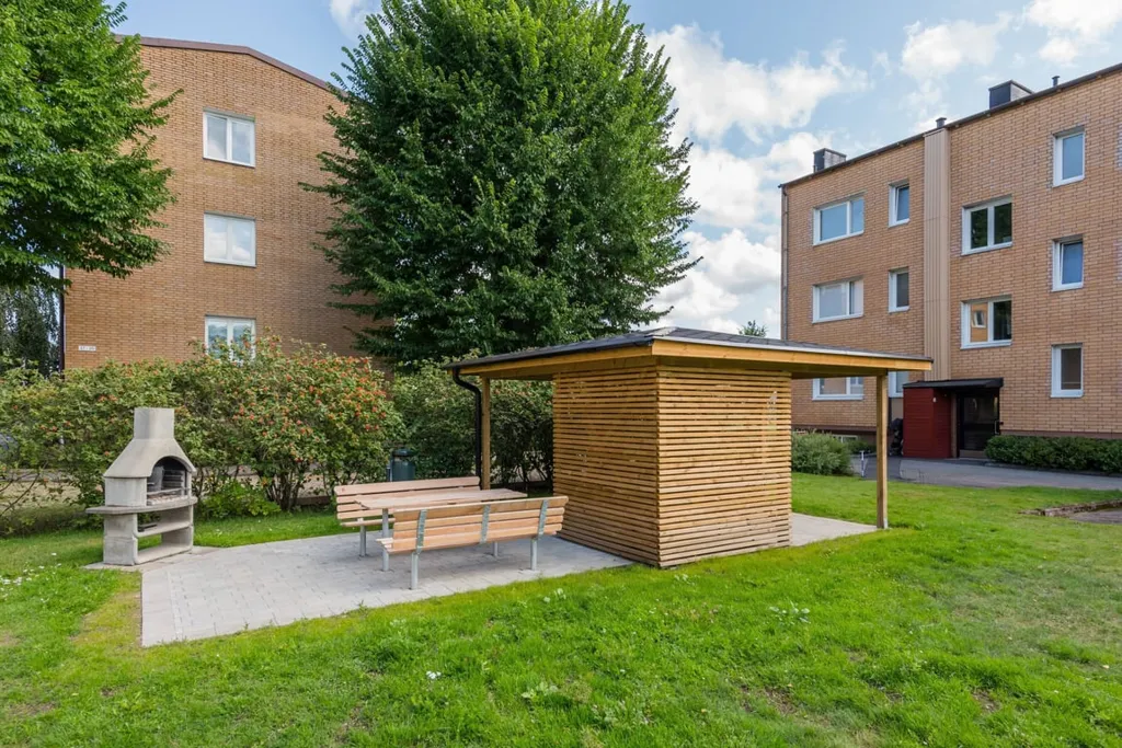 Jardin - Spacious Two-Bedroom Apartment with High Ceilings in Erikslund