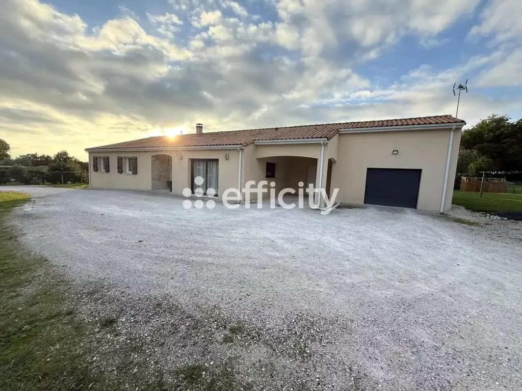 Extérieur - Pavillon Plain-Pied avec Terrasse à Ruffec