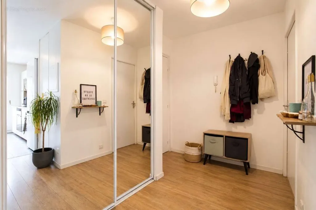 Entrée - Appartement Rénové avec Balcon à Nogent-Sur-Marne