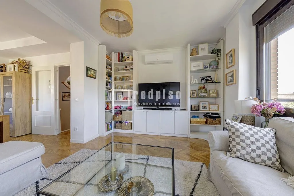 Living Room - Duplex with Pool and Terrace in Boadilla del Monte