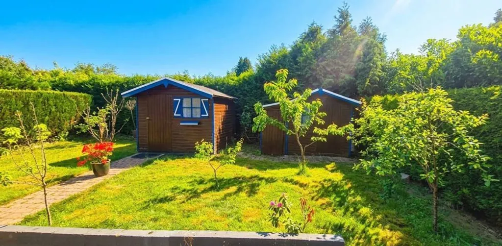 2 magamistoaga maja asukohas Froidchapelle