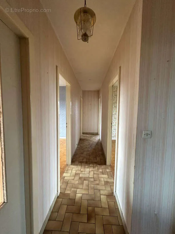 Entrée - Maison avec Vue Dégagée sur les Hauteurs de Darney