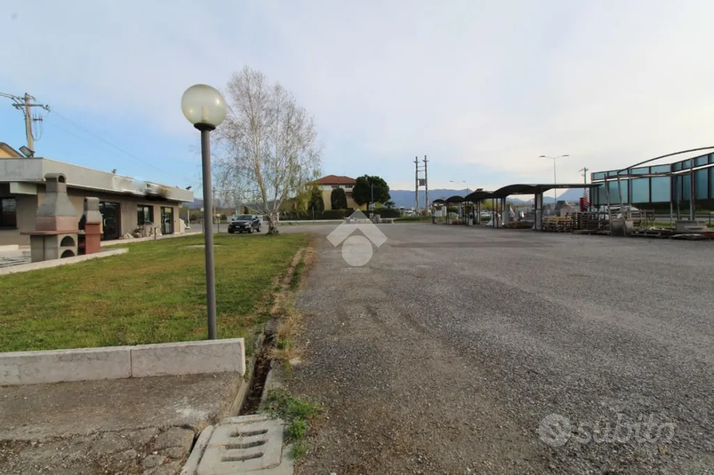 Esterno - Industrial Complex with Exhibition Space near Brescia