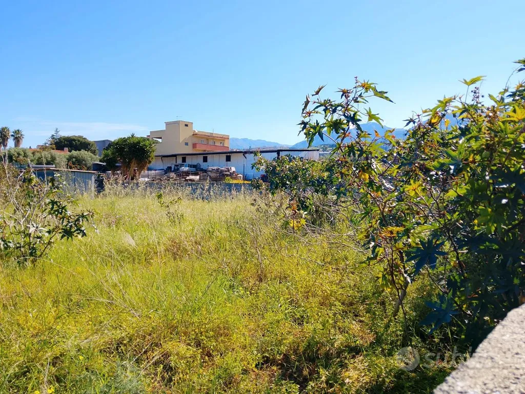 Jardin - Recinted Plot with Water Access in Pellaro Mortara