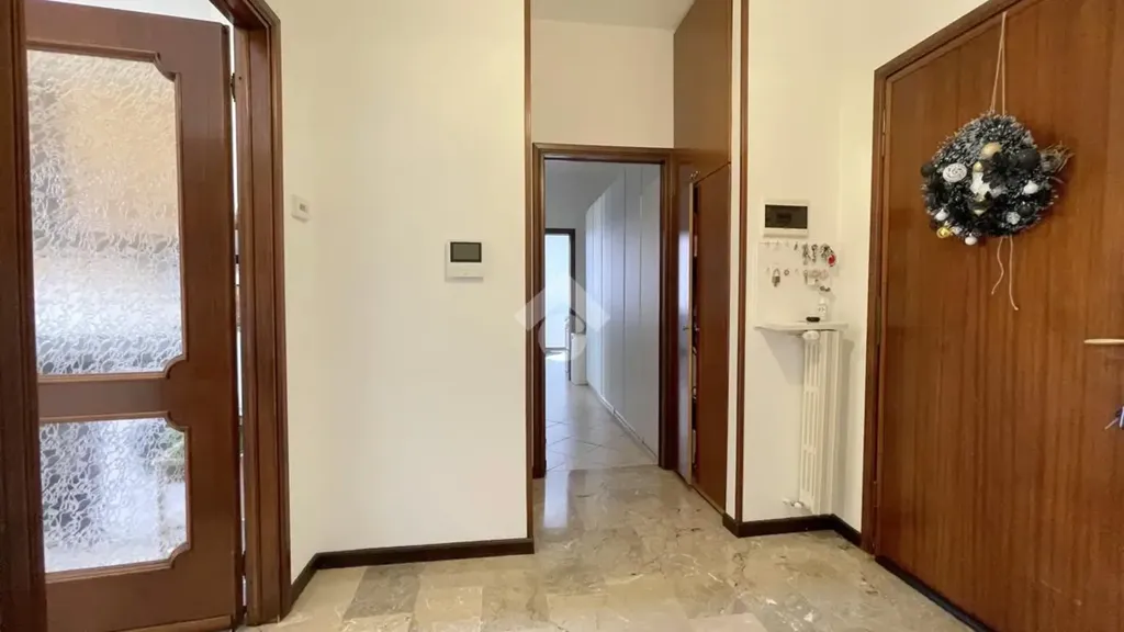 Esik - 3-Bedroom Apartment with Balcony in Cornaredo