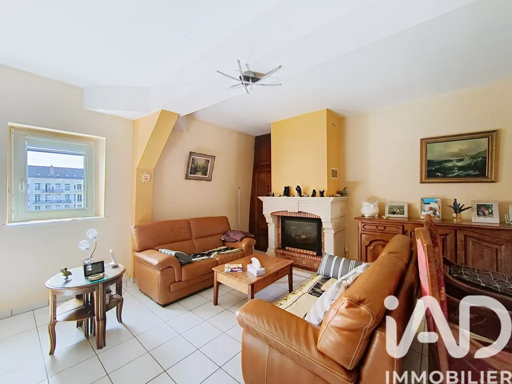 Séjour - Duplex avec Vue sur Place d'Obélisque à Chalon-sur-Saône