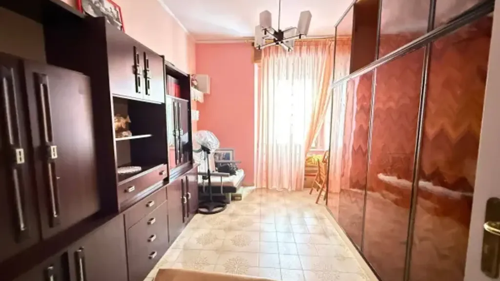 Magamistoad - Three-Bedroom Apartment with Balcony in Benevento