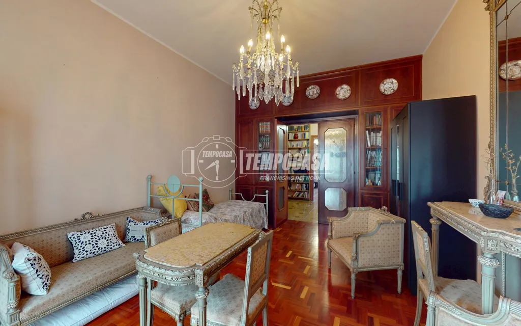 Séjour - Quadrilocale with Balcony in Crocetta, Turin