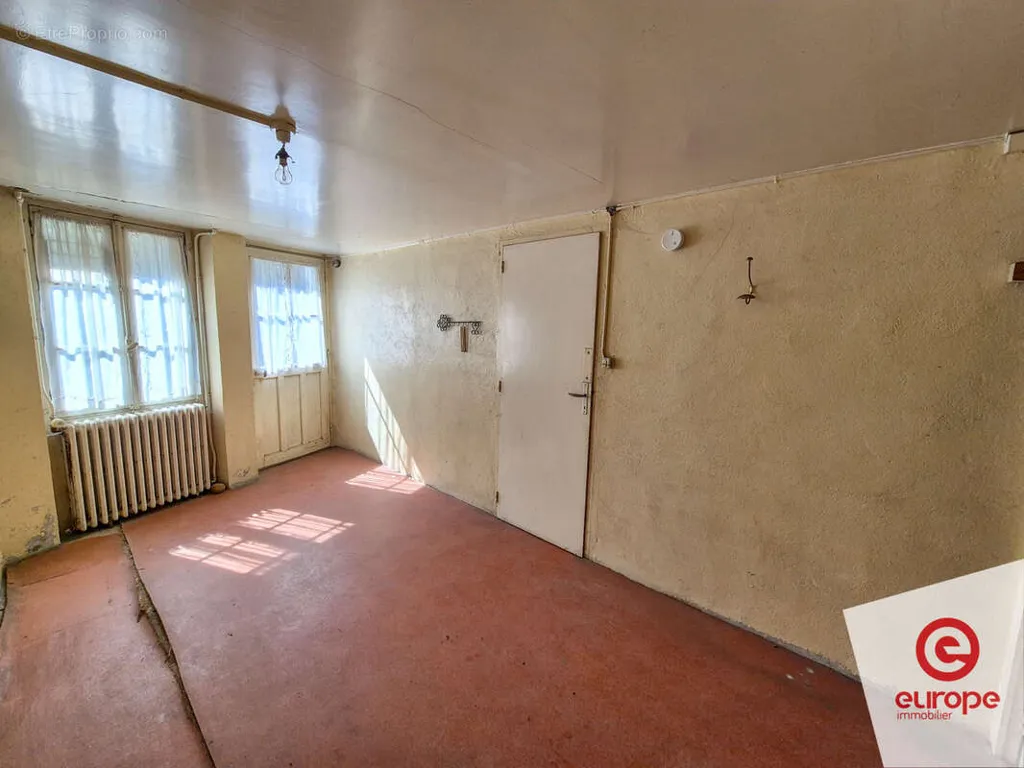 Stanze - Two-Unit House with Garden in Dornecy