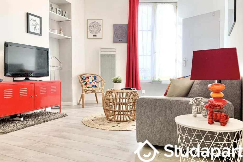 Séjour - Studio Meublé et Équipé au Centre de Grenoble