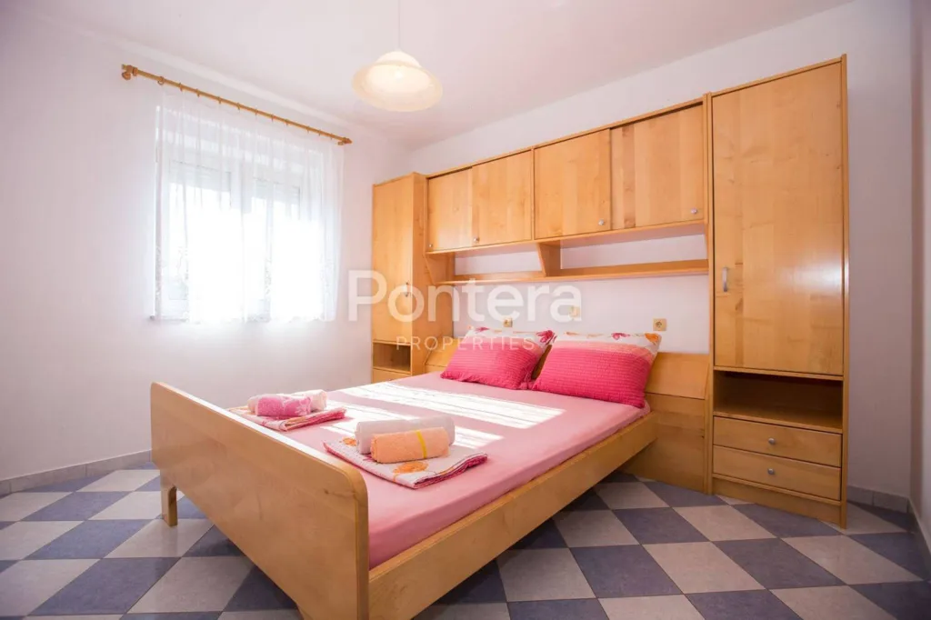 Magamistoad - Large Apartment House with Private Garden in Rab