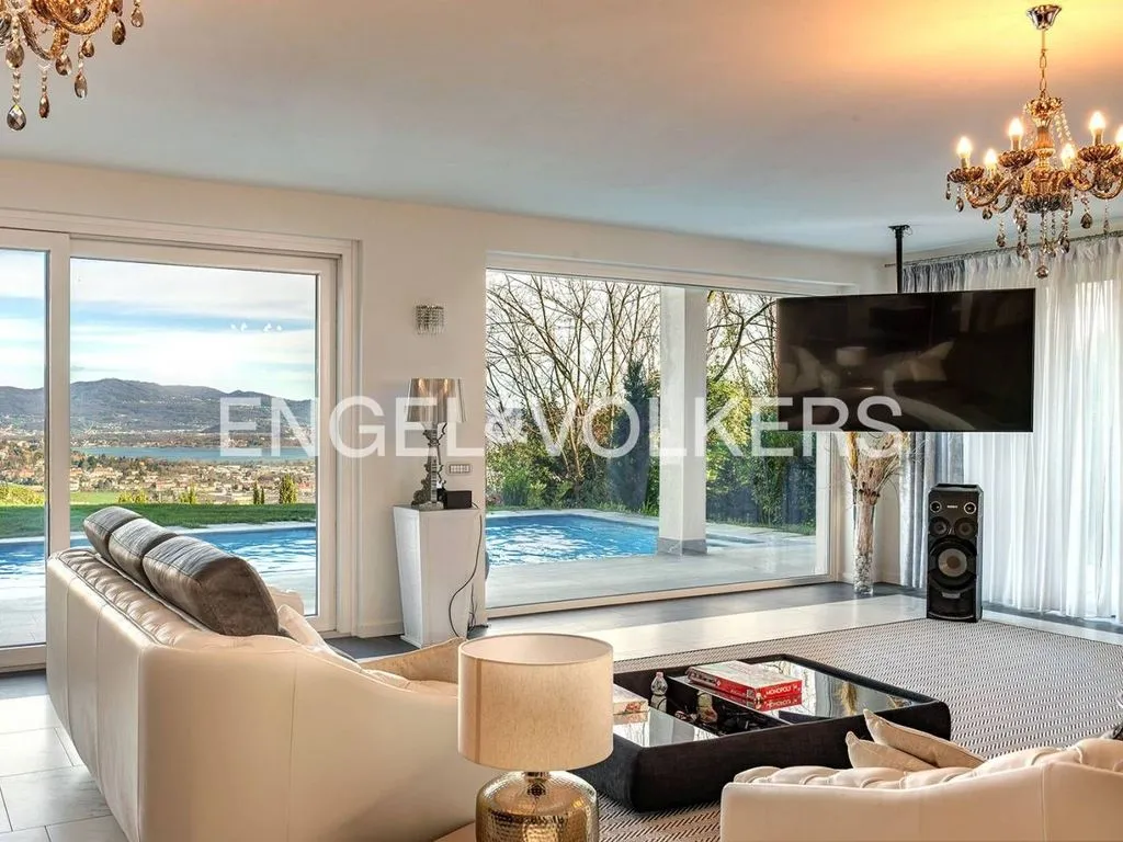 Elutuba - Luxury Villa with Infinity Pool in Erba, Lombardy