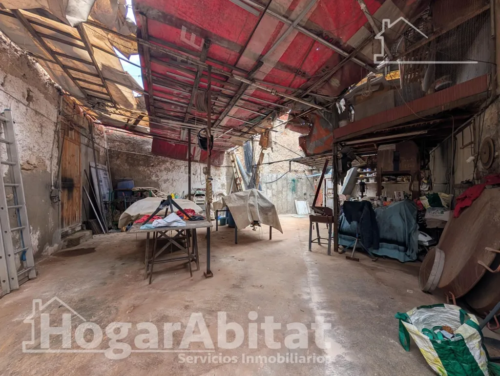 Garage - Urban Plot with Workshop in San Gabriel
