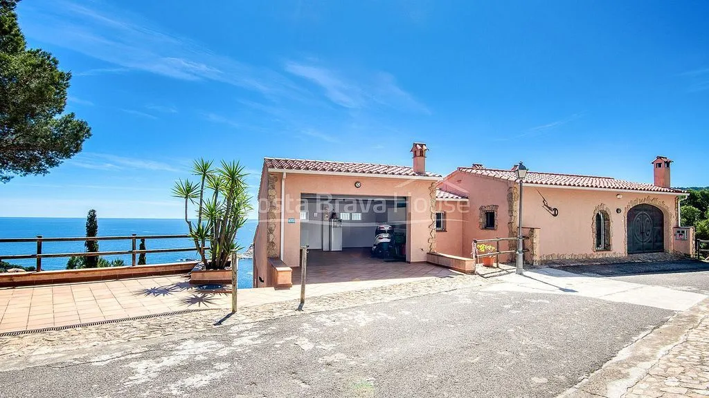 Außenansicht - Villa with Pool and Sea Views in Sa Tuna