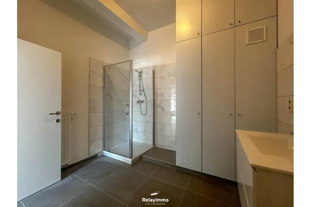 Salles de bain - Appartement Rénové en Centre-ville à Tournai
