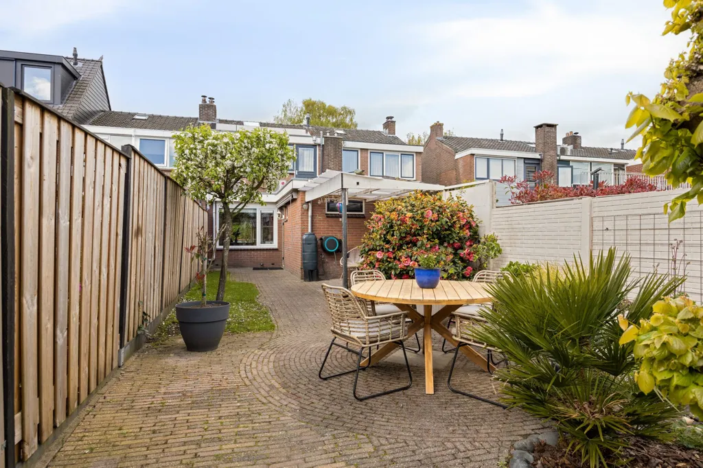 Terrace - 5-room house in Veenendaal