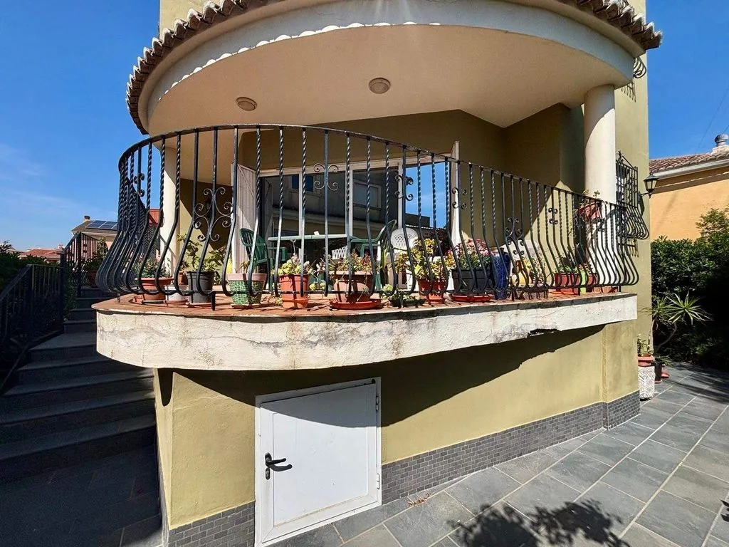 Terrasse - Luxury Detached House with Garden in Daimús
