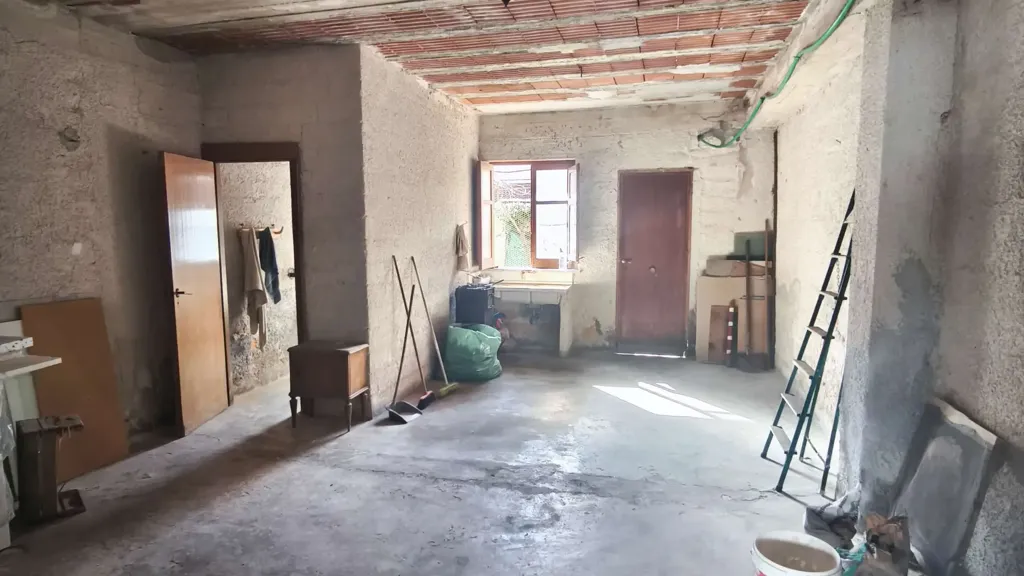 Toad - Rough-Cast House with Buildable Terrace in Carini