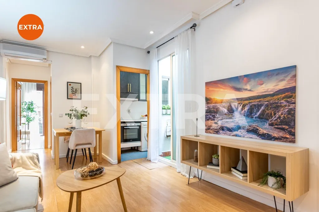 Séjour - Semi-detached Flat with Balconies in Castilla, Madrid