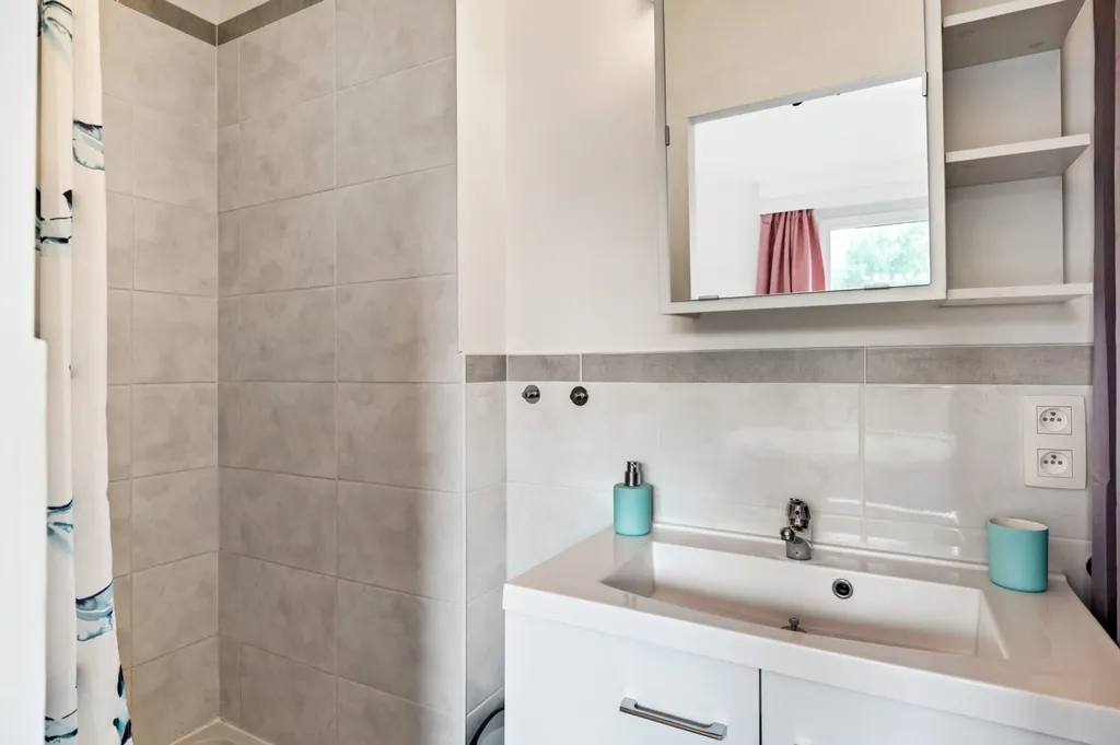 Bathrooms - Ready-to-Move Apartment with Garage in Kapellen