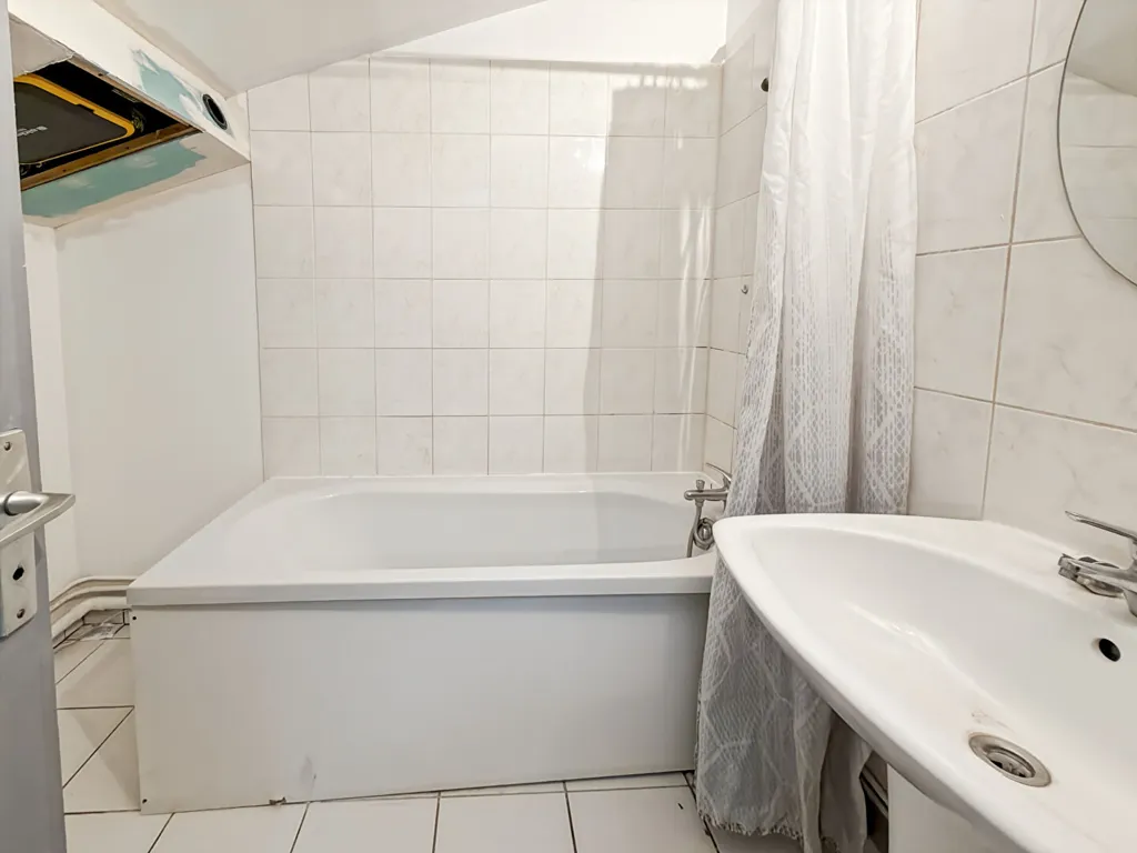 Salles de bain - Maison avec Jardin à Écouis