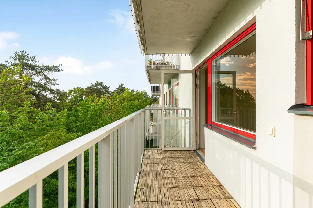 Balcon - Corner Flat with West-Facing Balcony in Norra Ängby