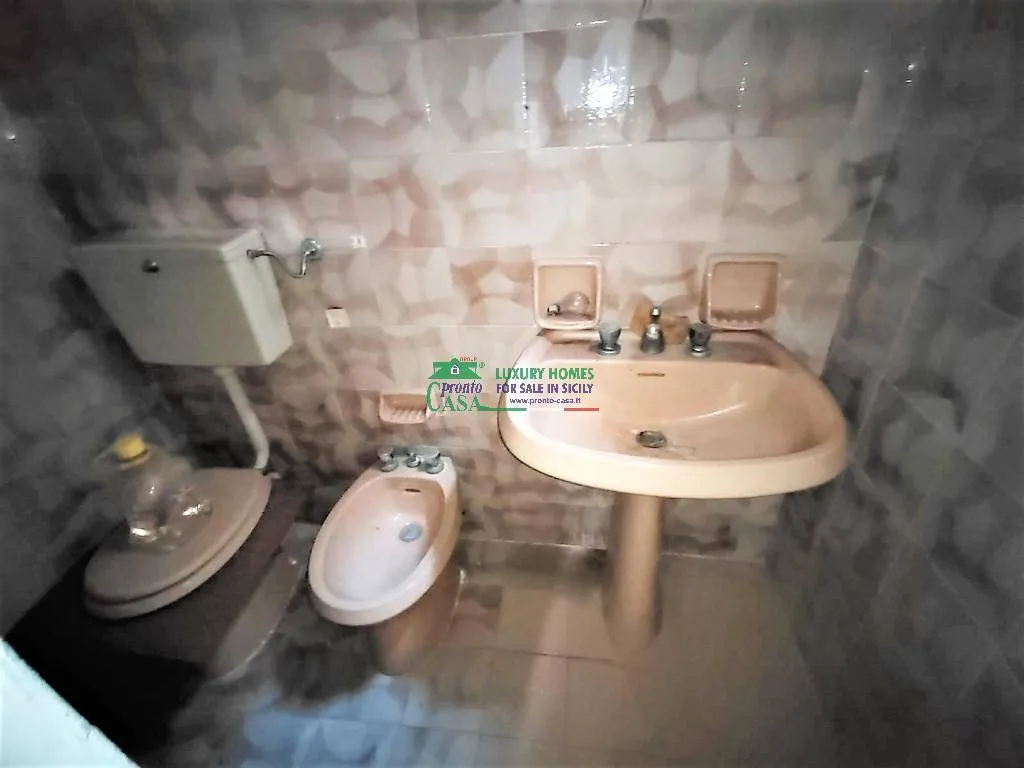 Bagni - Rustic House to Renovate in Ragusa