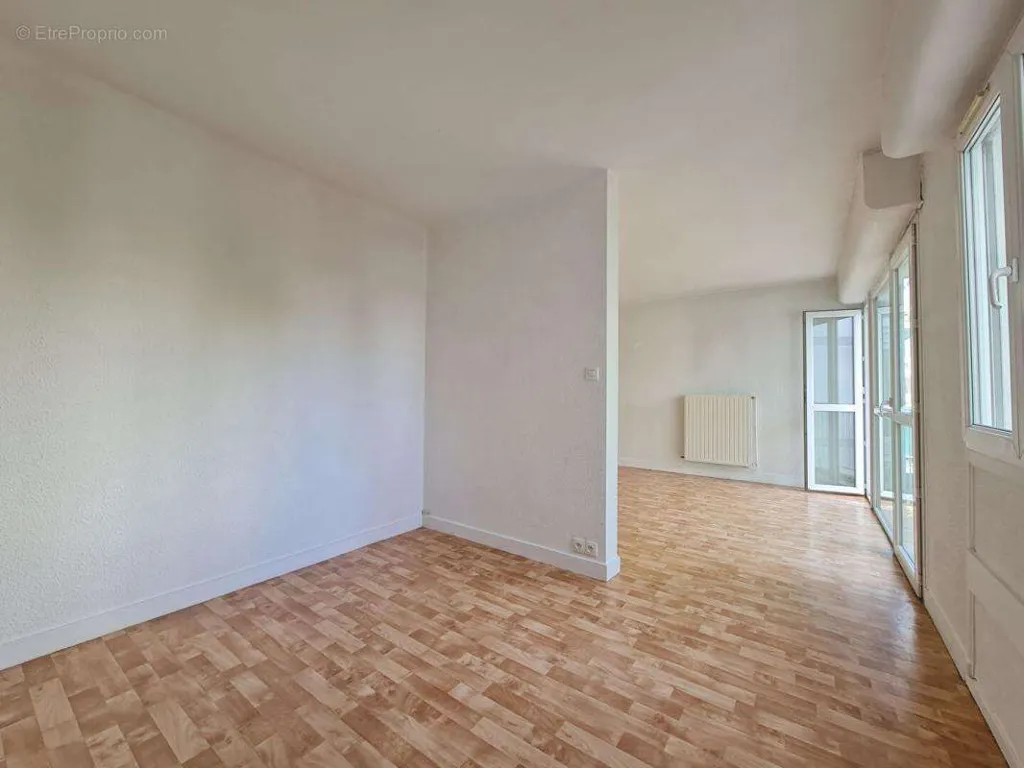 Pièces - Appartement avec Balcon au Centre de La Rochelle
