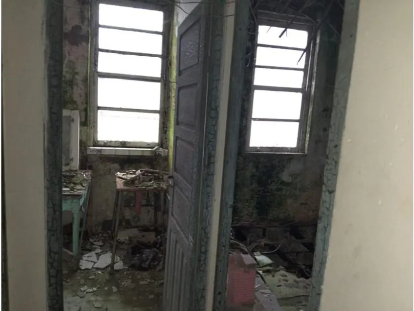 Pièces - House for Renovation with Garage in Ferrol