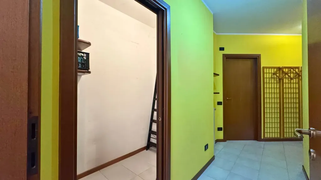 hallway_entrance