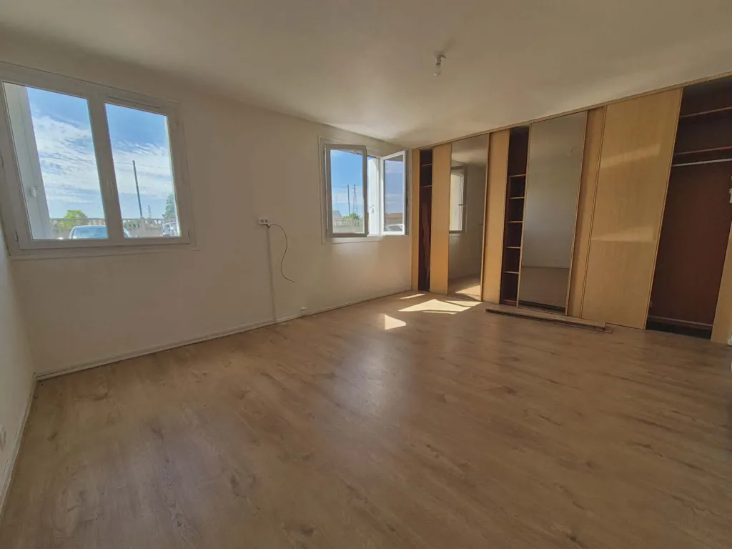 Toad - 1-Bed Apartment with Secure Parking in Harfleur