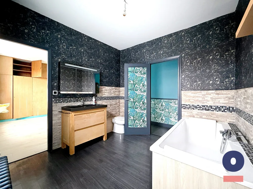 Salles de bain - Villa avec Jardin et Garage dans le Quartier Excentric à Dunkerque