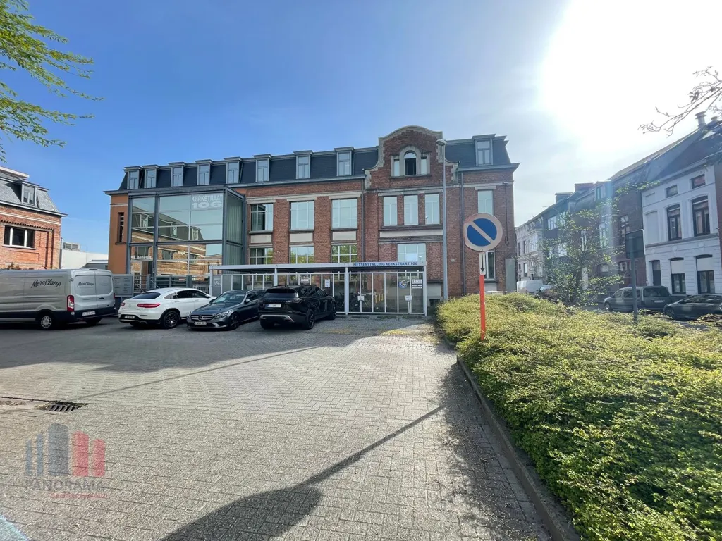 Extérieur - Locaux Commerciaux avec Cuisine Afinée près de Gand