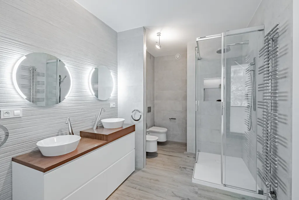 Bathrooms - 6-bedroom apartment in Prague
