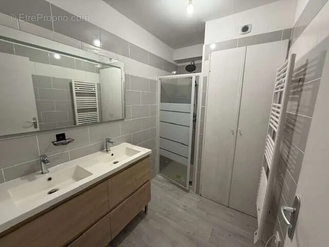 Salles de bain - Appartement Duplex avec Poutres à Dinan