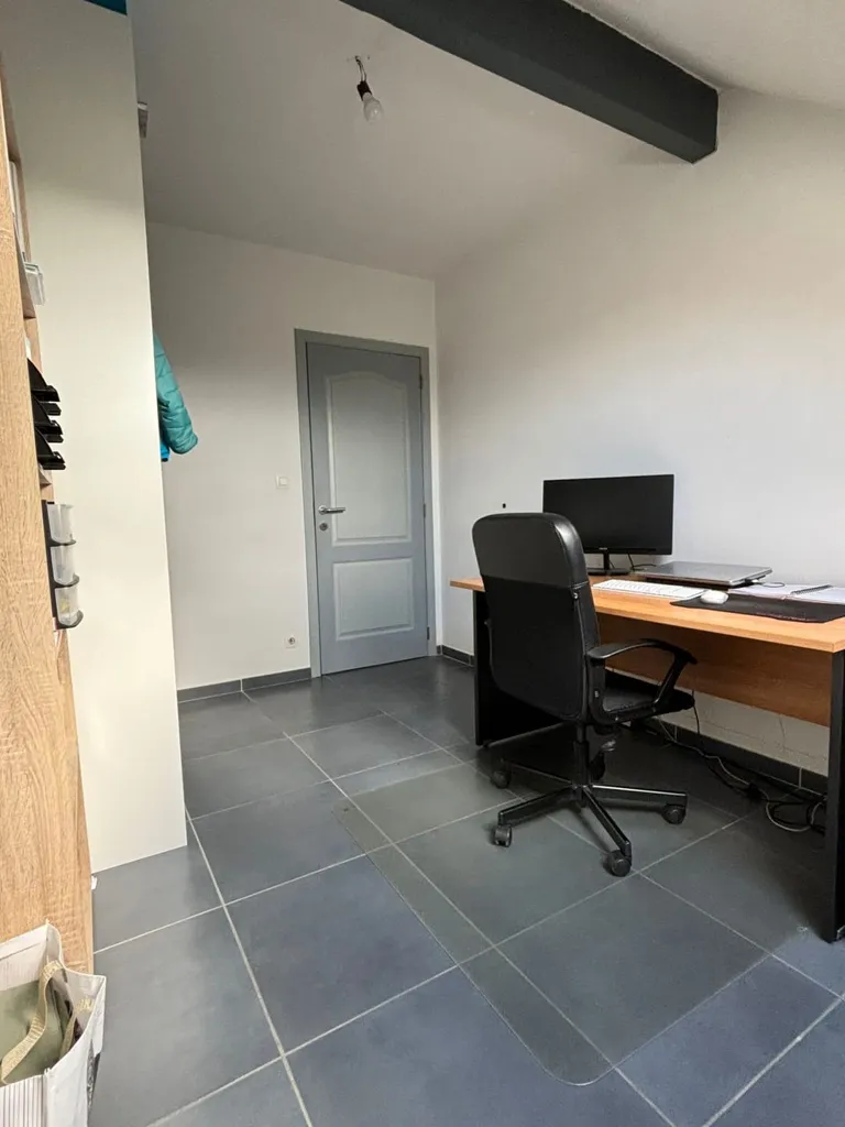 Bureau - Appartement Duplex avec Jardin Commun à Proximité de Mons