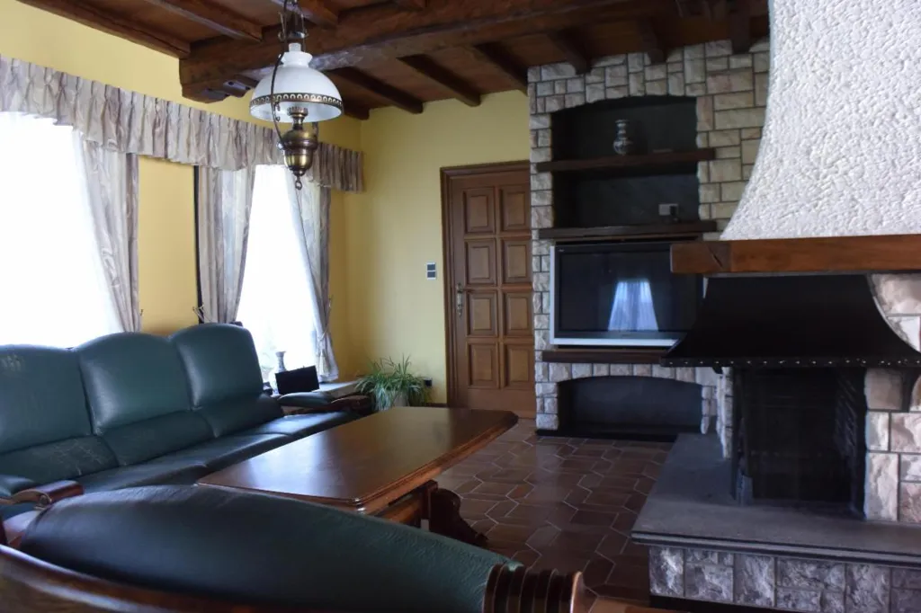 Séjour - Villa avec Terrasse et 4 Façades à Proximité