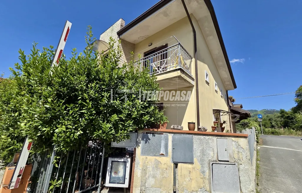 Välivaade - Rustic Villa with Garden in Castagnola, Massa