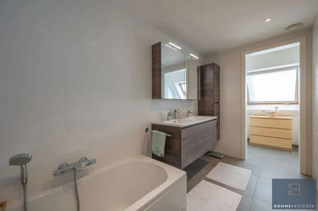 Vannitoad - Duplex Apartment with Terrace in Sijsele
