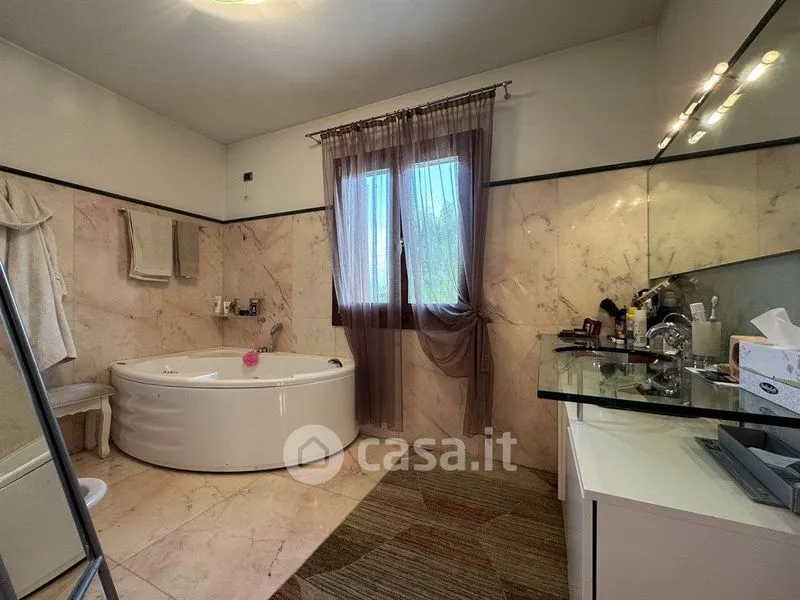 Salles de bain - Modern Villa with Private Garden in Cordenons